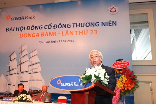 Đình[-]chỉ[-]chức[-]vụ[-]Tổng[-]giám[-]đốc[-]Ngân[-]hàng[-]Đông[-]Á[-]của[-]ông[-]Trần[-]Phương[-]Bình